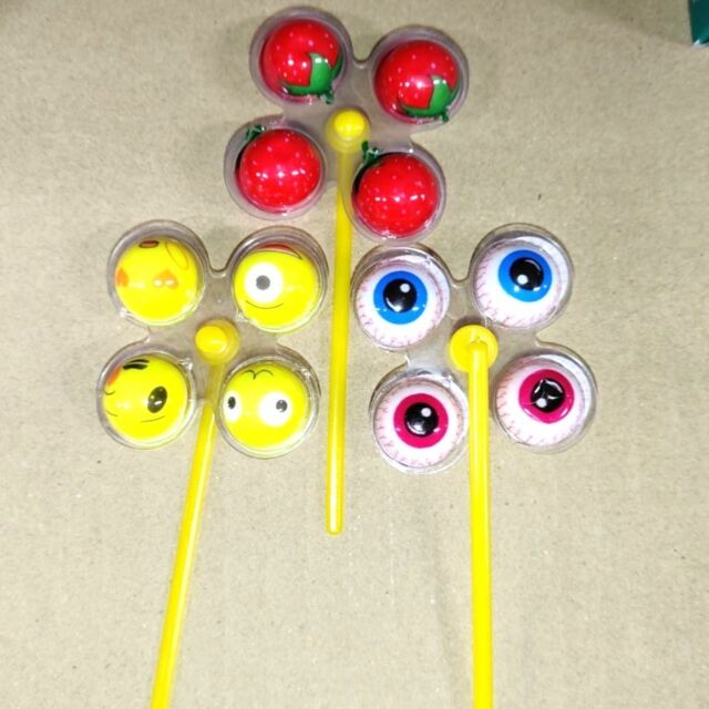 🌀**また回る！また楽しい！**🌀
だがし屋をいつもご利用いただきましてありがとうございます。
だがし屋本店の加川です。

風車グミシリーズに新作登場✨
その名も…
「スマイル風車グミ」😊🌪️

大人気の「イチゴ」や「目玉」に続く第3弾！
今回は、スマイルフェイスがくるくる回る🎡
見ても楽しい、食べてもおいしい、最高。

ハンドスピナーグミといい、回るお菓子が流行中！？
なんでこんなに“回る”って楽しいんでしょうね🌀笑

気になる方はぜひチェックしてね！
遊んだら、ちゃんと食べてくださいね🍭

#遊べるお菓子
#ハンドスピナー
#外国のお菓子
#新商品
#ハンドスピナーグミ
#海外お菓子
#遊べるグミ
#懐かし新しい
#お菓子好きな人
#だがし屋
#だがし屋サンロード青森店
#だがし屋さくら野百貨店弘前店
#だがし屋イオンモールつがる柏店
#だがし屋イオンタウン弘前樋の口店
#青森市 #弘前市 #つがる市